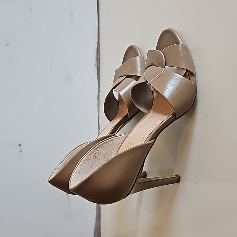 Franco Sarto 6 Nude Peep Toe Heels